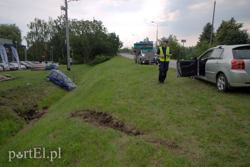  Wypadek za wiaduktem, trzy osoby w szpitalu zdjęcie nr 110571