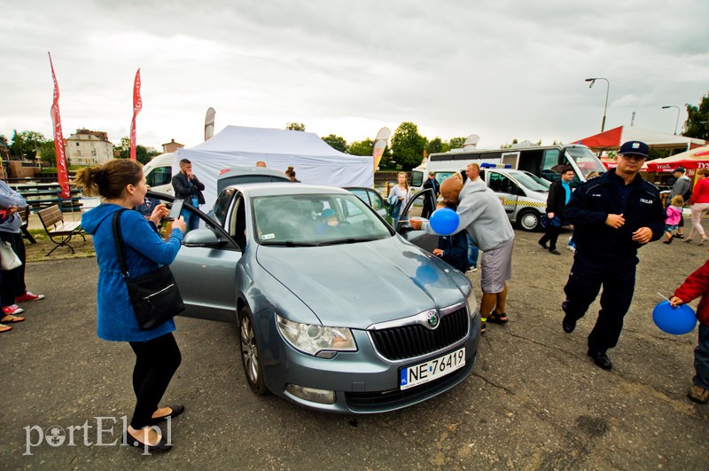  Policyjny festyn w deszczu zdjęcie nr 110582