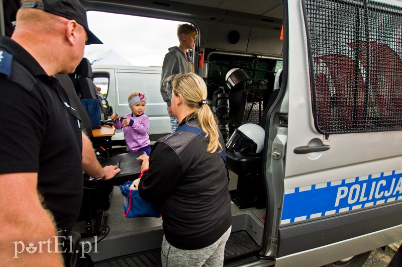  Policyjny festyn w deszczu zdjęcie nr 110583