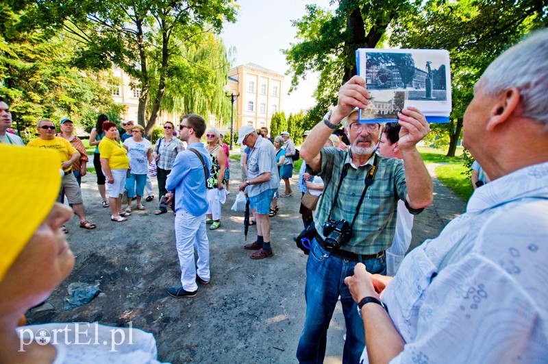 Spacer z przewodnikiem formy przestrzenne zdjęcie nr 111243
