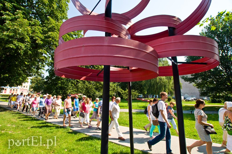 Spacer z przewodnikiem formy przestrzenne zdjęcie nr 111250