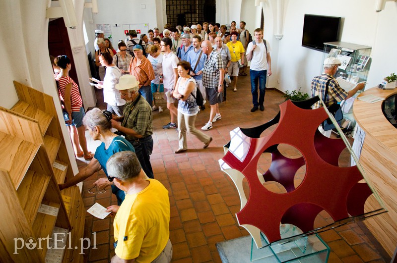 Spacer z przewodnikiem formy przestrzenne zdjęcie nr 111238