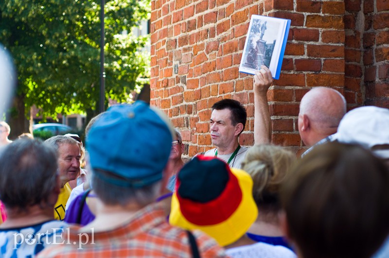 Spacer z przewodnikiem formy przestrzenne zdjęcie nr 111242