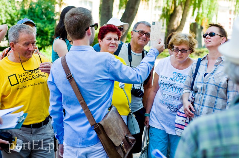 Spacer z przewodnikiem formy przestrzenne zdjęcie nr 111245