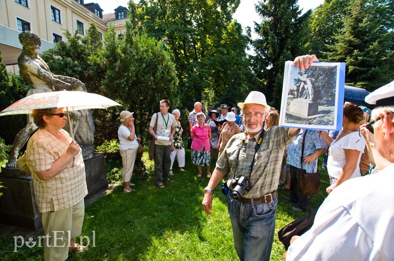 Spacer z przewodnikiem formy przestrzenne zdjęcie nr 111255