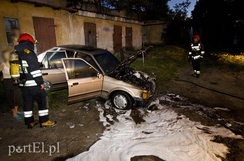  Spłonął samochód przy ul. Górnośląskiej zdjęcie nr 111518