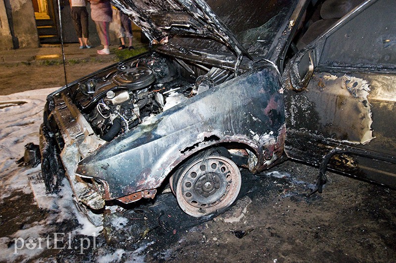  Spłonął samochód przy ul. Górnośląskiej zdjęcie nr 111521