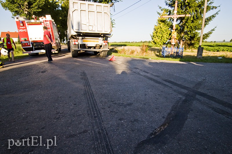  Ciężarówka zderzyła się z autem osobowym. Są ranni zdjęcie nr 111542