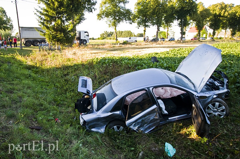  Ciężarówka zderzyła się z autem osobowym. Są ranni zdjęcie nr 111547
