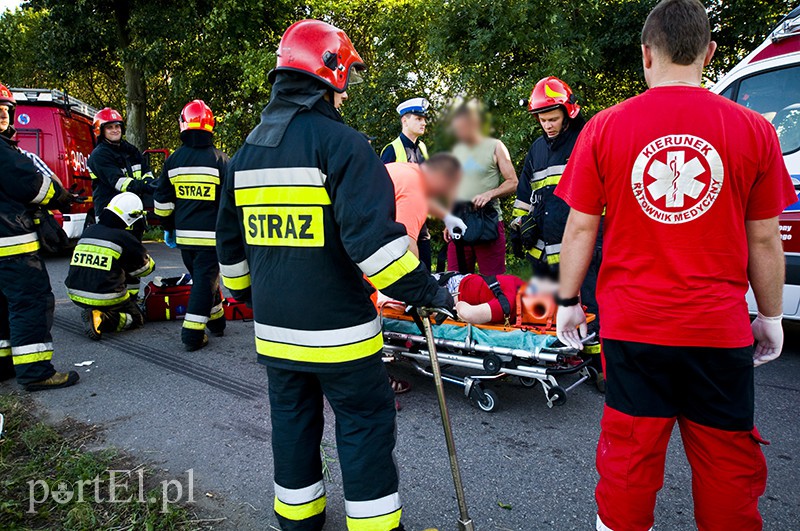  Ciężarówka zderzyła się z autem osobowym. Są ranni zdjęcie nr 111540