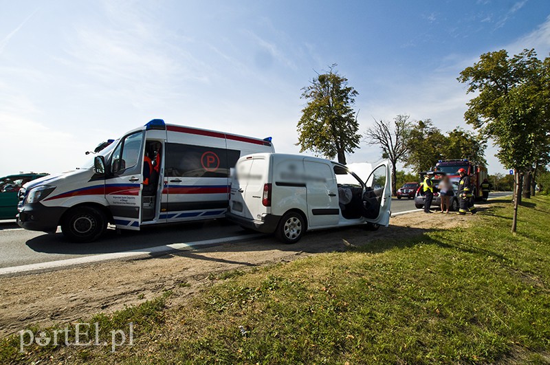 Kolizja przed obwodnicą, trzy osoby w szpitalu zdjęcie nr 112472