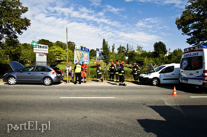 Kolizja przed obwodnicą, trzy osoby w szpitalu zdjęcie nr 112476