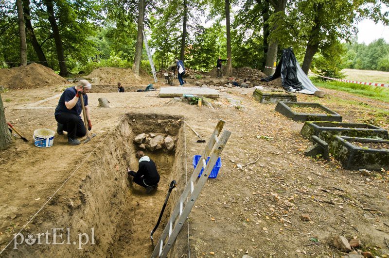 Odkrywają tajemnice dawnego cmentarza zdjęcie nr 112611