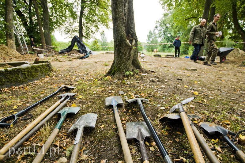 Odkrywają tajemnice dawnego cmentarza zdjęcie nr 112623