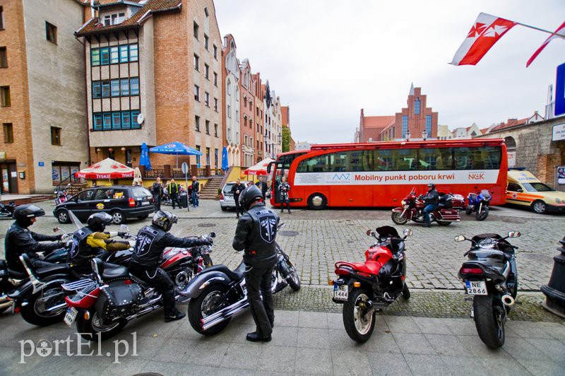  Upuszczają sobie krew i zachęcają do tego innych zdjęcie nr 113231
