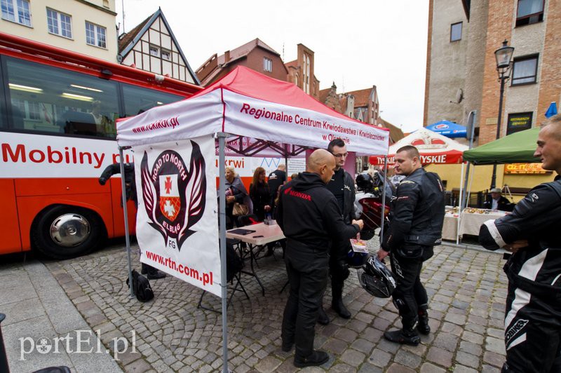  Upuszczają sobie krew i zachęcają do tego innych zdjęcie nr 113218
