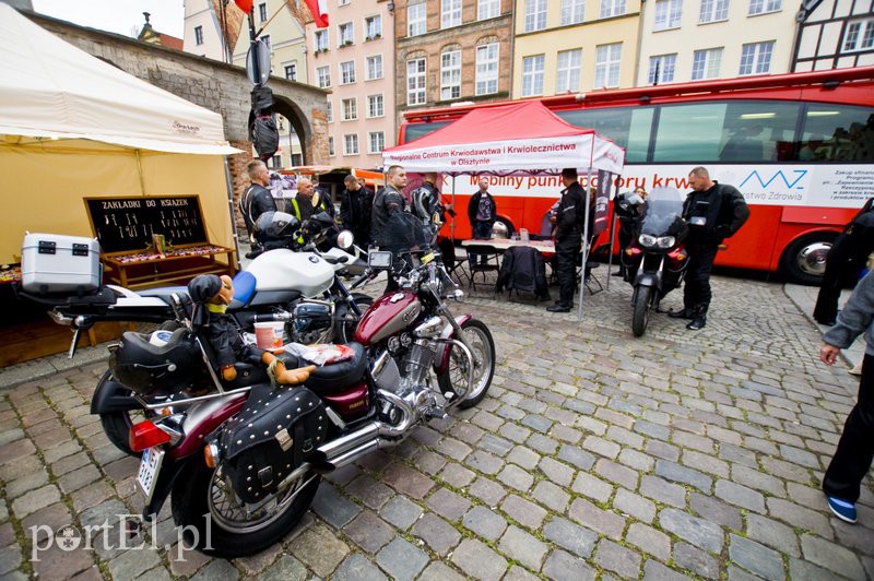  Upuszczają sobie krew i zachęcają do tego innych zdjęcie nr 113226