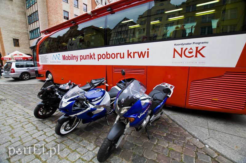  Upuszczają sobie krew i zachęcają do tego innych zdjęcie nr 113221