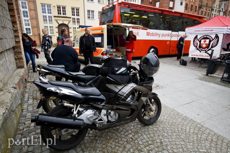  Upuszczają sobie krew i zachęcają do tego innych zdjęcie nr 113217