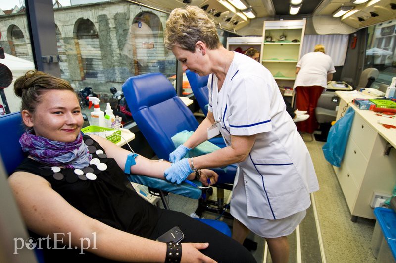  Upuszczają sobie krew i zachęcają do tego innych zdjęcie nr 113216