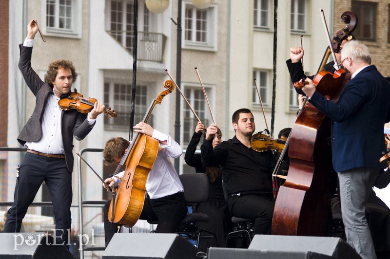 Charyzma i energia na scenie zdjęcie nr 113281