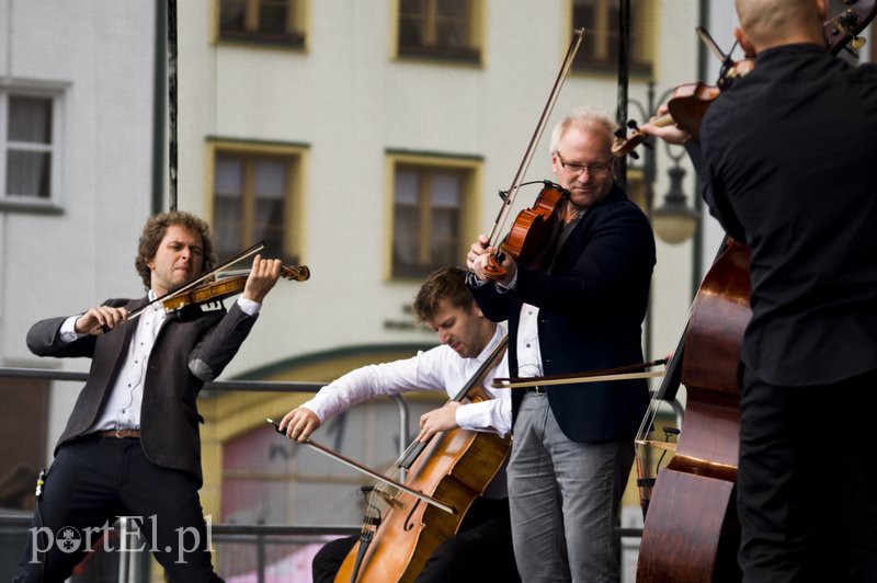 Charyzma i energia na scenie zdjęcie nr 113290