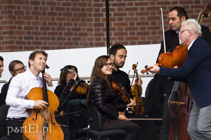 Charyzma i energia na scenie zdjęcie nr 113280