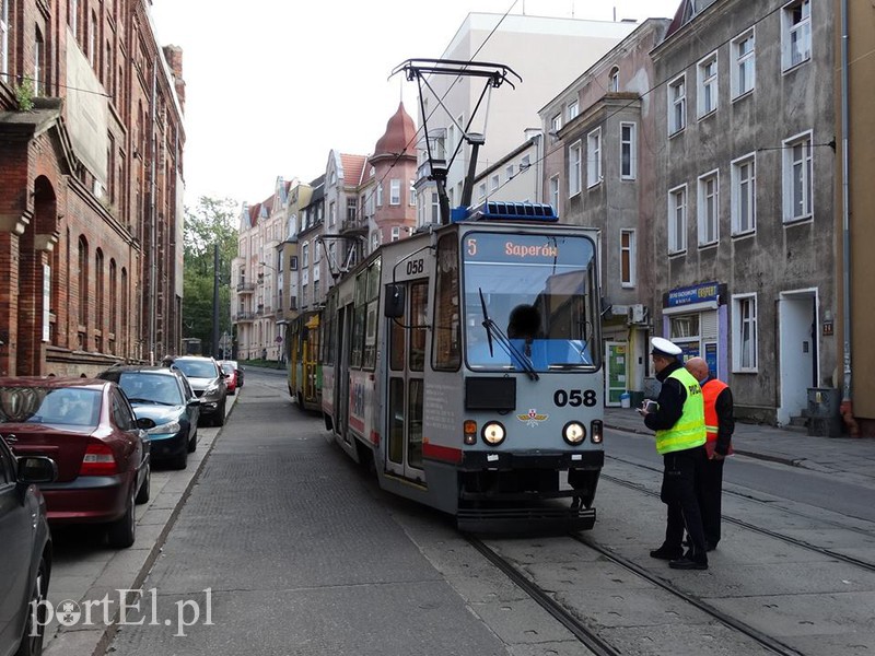 Passatem wjechała pod tramwaj zdjęcie nr 113491