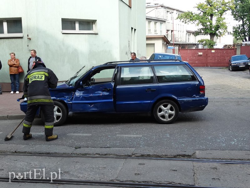 Passatem wjechała pod tramwaj zdjęcie nr 113490