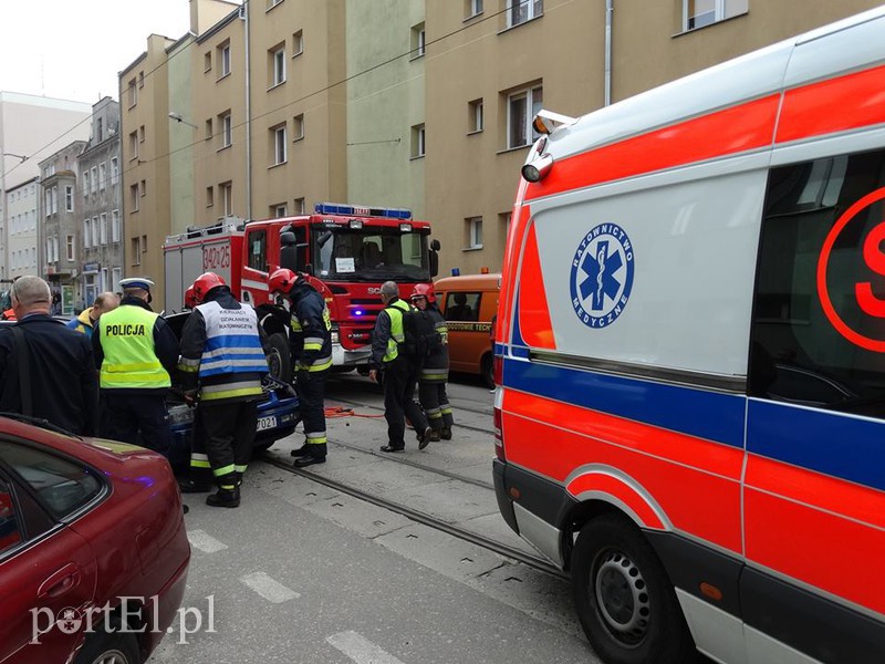 Passatem wjechała pod tramwaj zdjęcie nr 113489