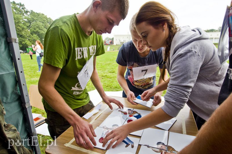 Uczniowie w mundurach biegali w Bażantarni zdjęcie nr 113604