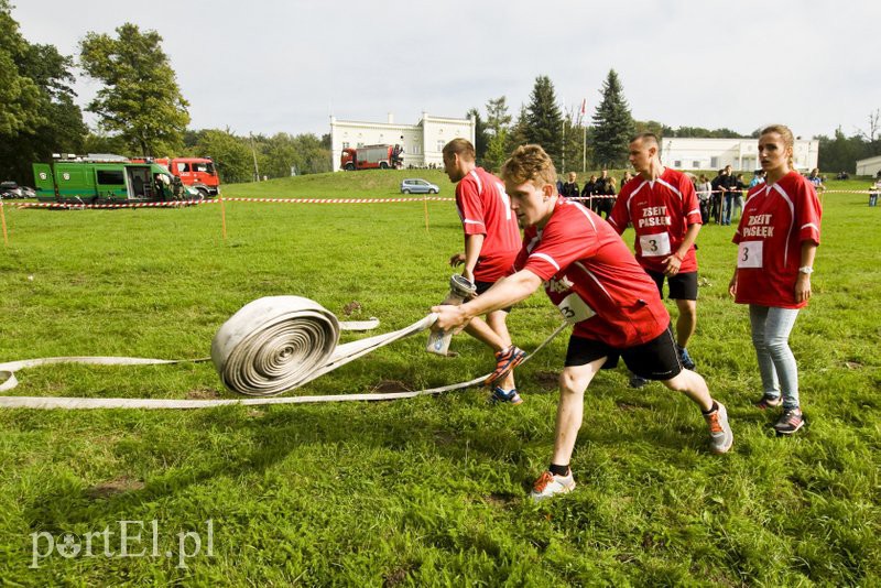 Uczniowie w mundurach biegali w Bażantarni zdjęcie nr 113607
