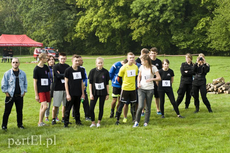 Uczniowie w mundurach biegali w Bażantarni zdjęcie nr 113588
