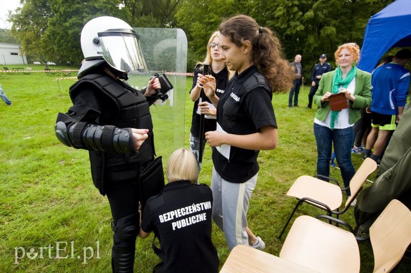 Uczniowie w mundurach biegali w Bażantarni zdjęcie nr 113600