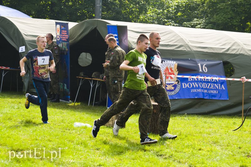 Uczniowie w mundurach biegali w Bażantarni zdjęcie nr 113609