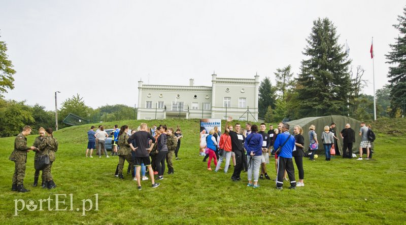 Uczniowie w mundurach biegali w Bażantarni zdjęcie nr 113586