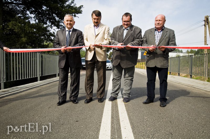  Zaiskrzyło, więc mają nową drogę zdjęcie nr 113611