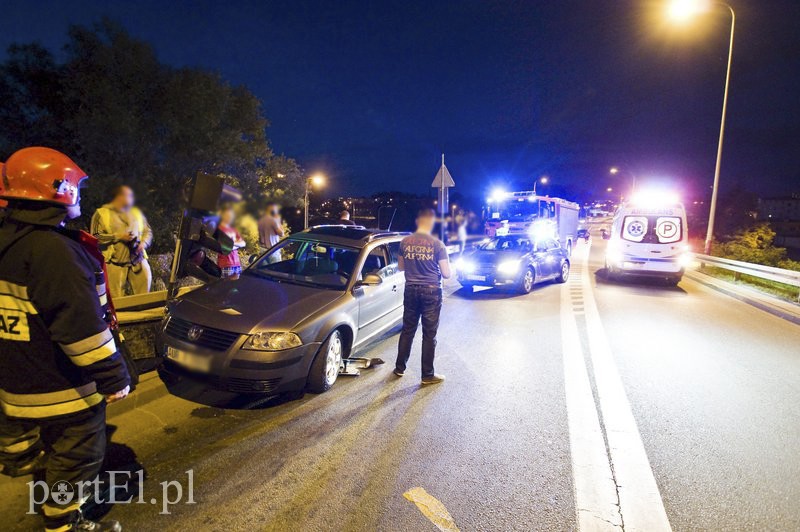  Pirat drogowy staranował lawetę, fiata i sygnalizator zdjęcie nr 113696