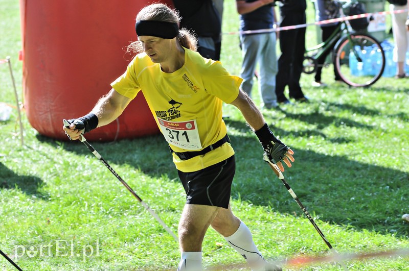 650 osób powędrowało z kijkami przez Bażantarnię zdjęcie nr 113769