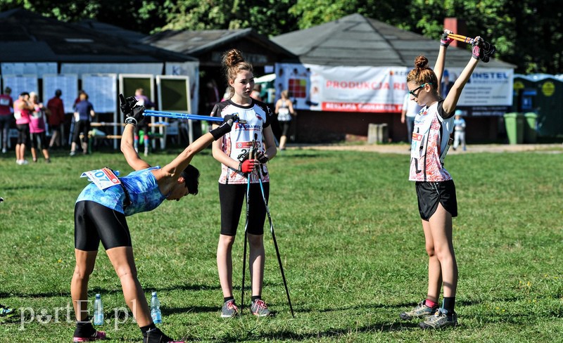 650 osób powędrowało z kijkami przez Bażantarnię zdjęcie nr 113744