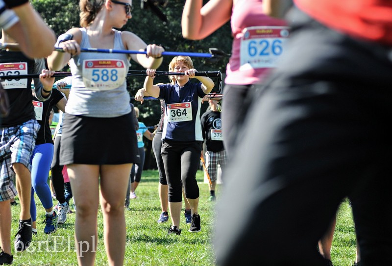 650 osób powędrowało z kijkami przez Bażantarnię zdjęcie nr 113756