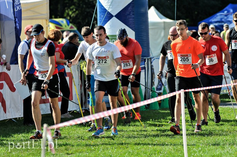 650 osób powędrowało z kijkami przez Bażantarnię zdjęcie nr 113768