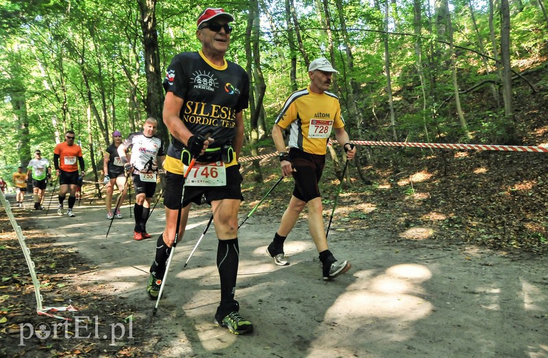 650 osób powędrowało z kijkami przez Bażantarnię zdjęcie nr 113726