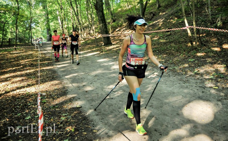 650 osób powędrowało z kijkami przez Bażantarnię zdjęcie nr 113727