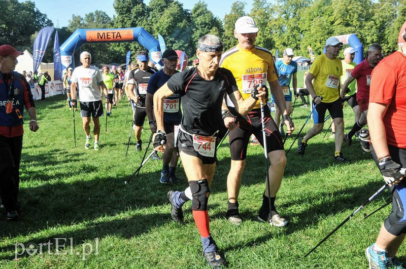 650 osób powędrowało z kijkami przez Bażantarnię zdjęcie nr 113717