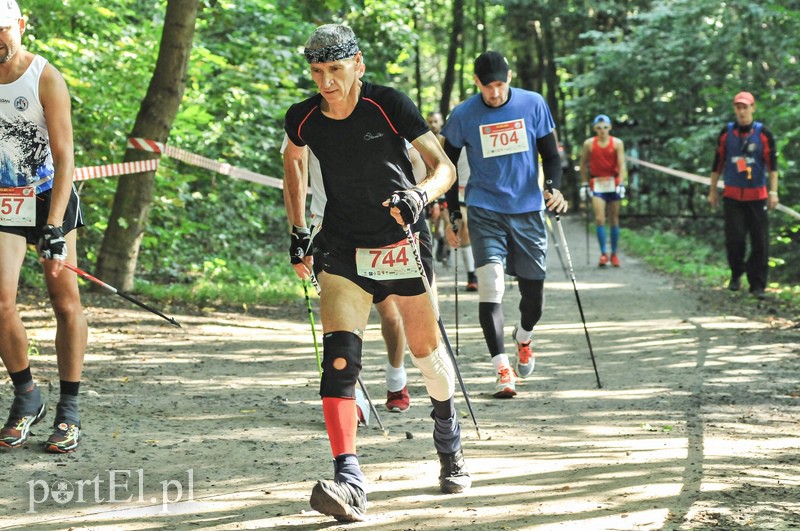 650 osób powędrowało z kijkami przez Bażantarnię zdjęcie nr 113720