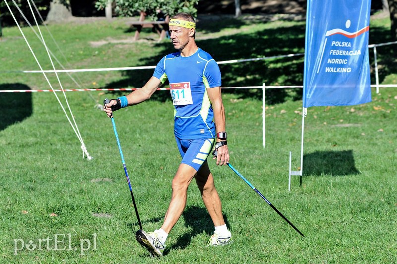 650 osób powędrowało z kijkami przez Bażantarnię zdjęcie nr 113741