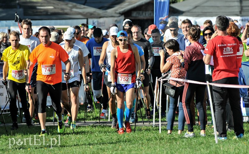650 osób powędrowało z kijkami przez Bażantarnię zdjęcie nr 113716