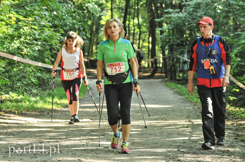 650 osób powędrowało z kijkami przez Bażantarnię zdjęcie nr 113724