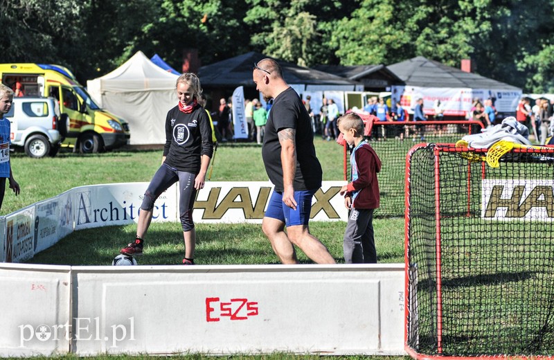 650 osób powędrowało z kijkami przez Bażantarnię zdjęcie nr 113731